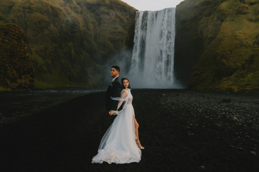 Eloping vs wedding. Choosing elopement in stormy Iceland. By Christin Eide Photography